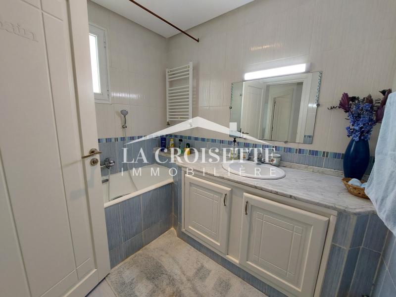 Duplex avec jardin S+4 meublé  à La Marsa